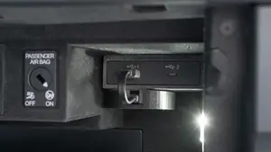 Audi Q3 F3 glovebox usb hub mount + Motorola MA1 mount