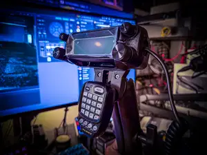 Mounting bracket for Yaesu FTM-150RASP control head and microphone