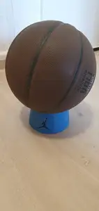 Basketball holder stand round