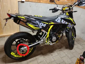 SWM SM 125R Rear Axle Slider