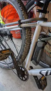 Abus U-lock bike lock mount using water bottle screws