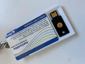 Badge holder with Yubikey (horizontal & vertical)