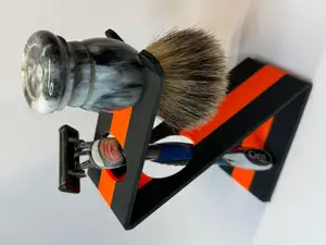 Stand for shaving brush and razor / Ständer für Rasierpinsel und Rasierer