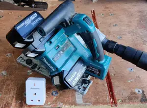 Makita Cordless Vacuum Cleaner Auto-Starter