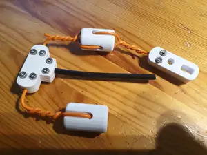 Dipole antenna insulator center/end