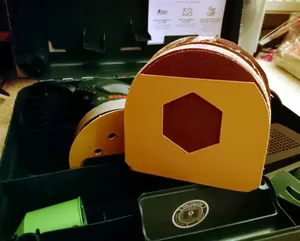 Holder for round sandpaper