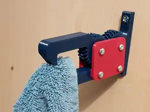 Self releasing geared clamp hook for towels