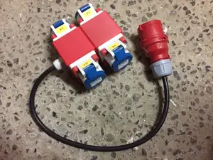 Power distribution box