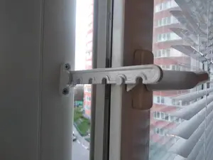 Limiter for plastic window