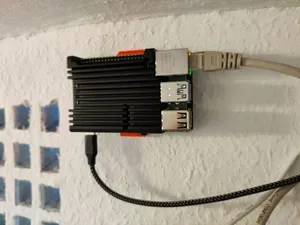Minimalistic Wall mount for Raspberry Pi 3b / 4 Armor Case