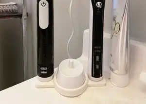 Small space Oral B toothbrush stand for 2