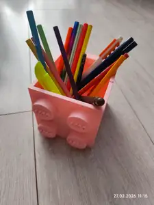 Lego style pen holder / pojemnik na długopisy w stylu LEGO