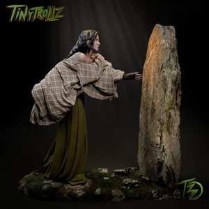 Outlander Claire Fraser - 3D Print Figurine (Craigh na Dun Likeness Sculpt) Tinytrollz
