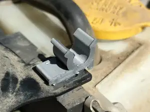 2001 Subaru Forester hood support bar clip