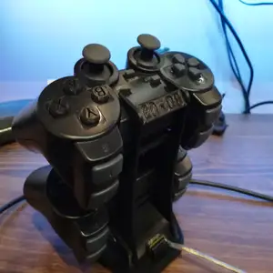 Controller Stand for DualShock 3 with integrated usb hub