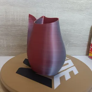 Elegant Flowing Leaf Vase / Pen Holder