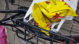 Bicycle groceries holder for luggage carrier
