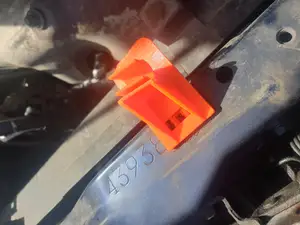 Toyota Avensis T25 Bonnet Hood Holder clip 53454-20020