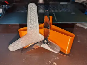 5 inch FPV prop box holds 6