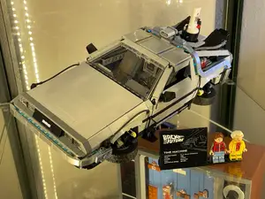 Lego BTTF DeLorean (10300) Stand
