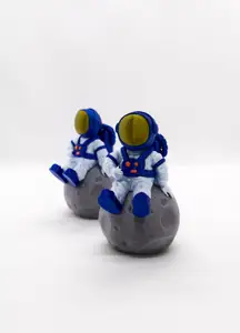 Astronaut sitting on the moon (+.3mf for MMU)
