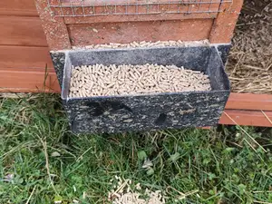 Duck Bowl Holder as Accessories for Chicken Coop / Držák misky pro kachny do kurníku