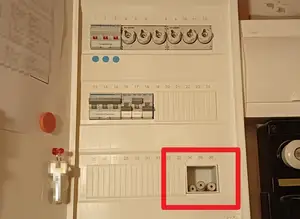 Fuse box container for fuses