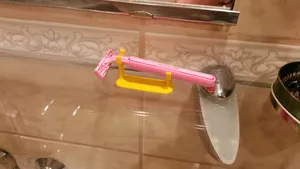 Stand for women´s shaving blade