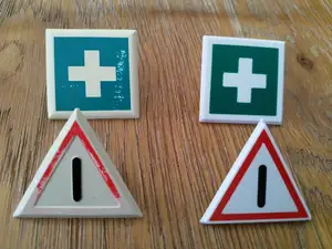Mercedes-Benz W124 estate boot badges