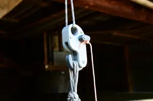 Cargo hook with quick release