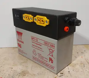 Adapter housing with power connections and LED lamp for a 12V/7A battery