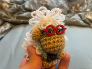 Miniature round glasses (accessory)