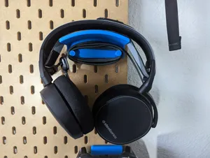Skadis Headphone Mount with cord wrap