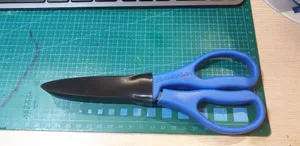 Cresta Double Blade Worm Scissors Cap