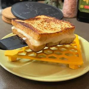 The 'Keeping it Crispy' tray holder for Grilled Cheese Sandwich & Toast!
