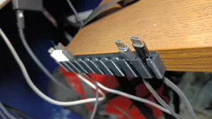 10x USB cable holder