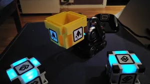 Cozmo Anki / Vector - Improved container