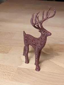 Voronoi deer ornament with hooves