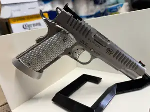 Pistol stand gun stand