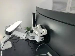 Hue Light Bar Mount on VESA 100 screws (for Ergotron HX monitor arm)