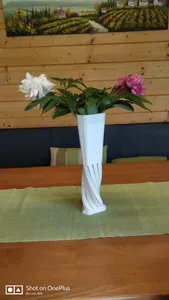 Blumenvase mit verdrehtem Unterteil (flowervase with twisted bottom part)
