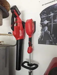 Milwaukee string trimmer + Leaf blower mount