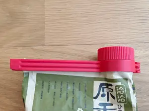 Bag Clip with Screw Cap
