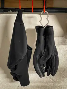 Bicycle gloves hanger clamp / Fahrradhandschuhaufhänger