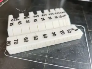 Metric screw bolt and nut measuring tool