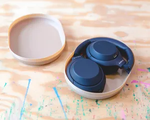 headphone hard shell case (vase mode)