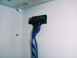 Simple MACH 3 razor holder
