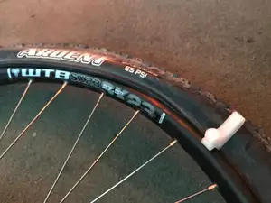 Bead buddy for bicycle tire installation
