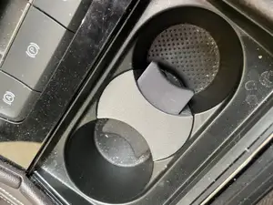 SKODA Superb sprung cup holder