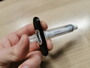Syringe application helper for Faslodex 250mg